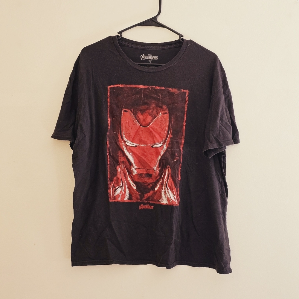 Avengers Men's XL Red and Black Iron Man Tee